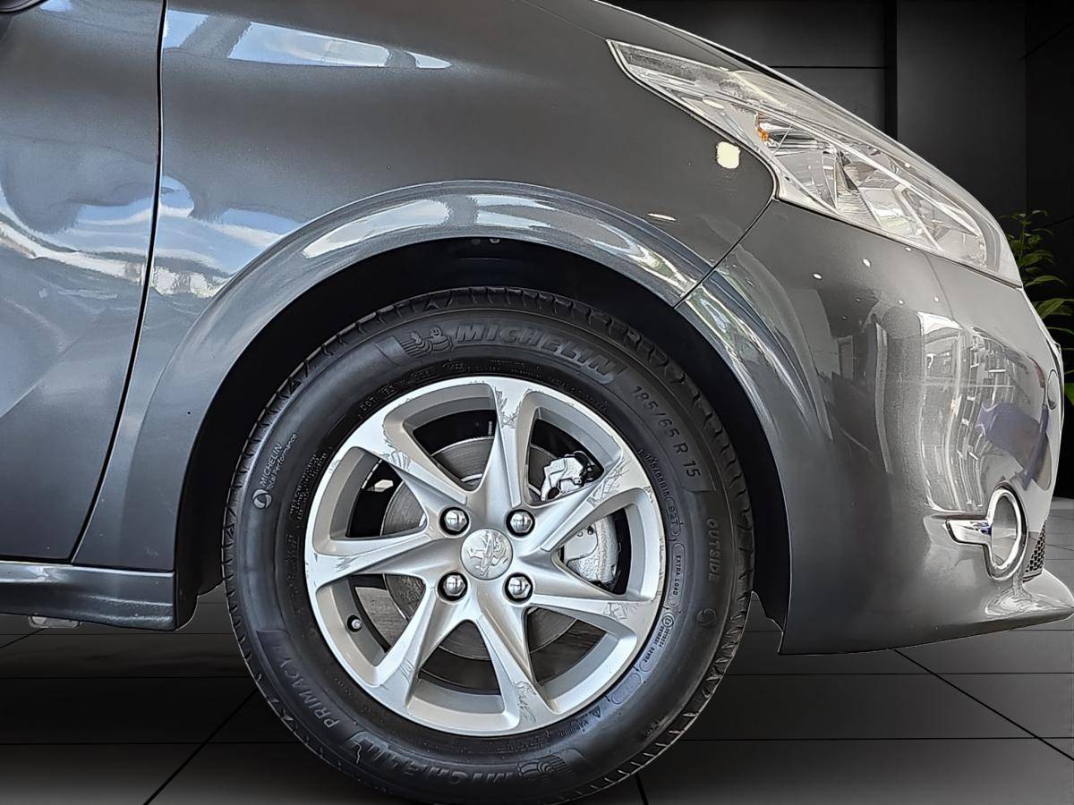 peugeot-208-2014-gasolina-1199cc