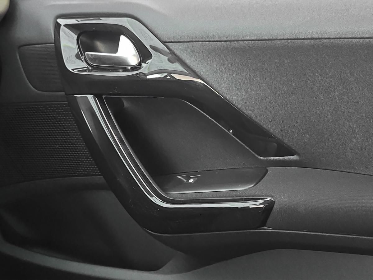 peugeot-208-2014-gasolina-1199cc