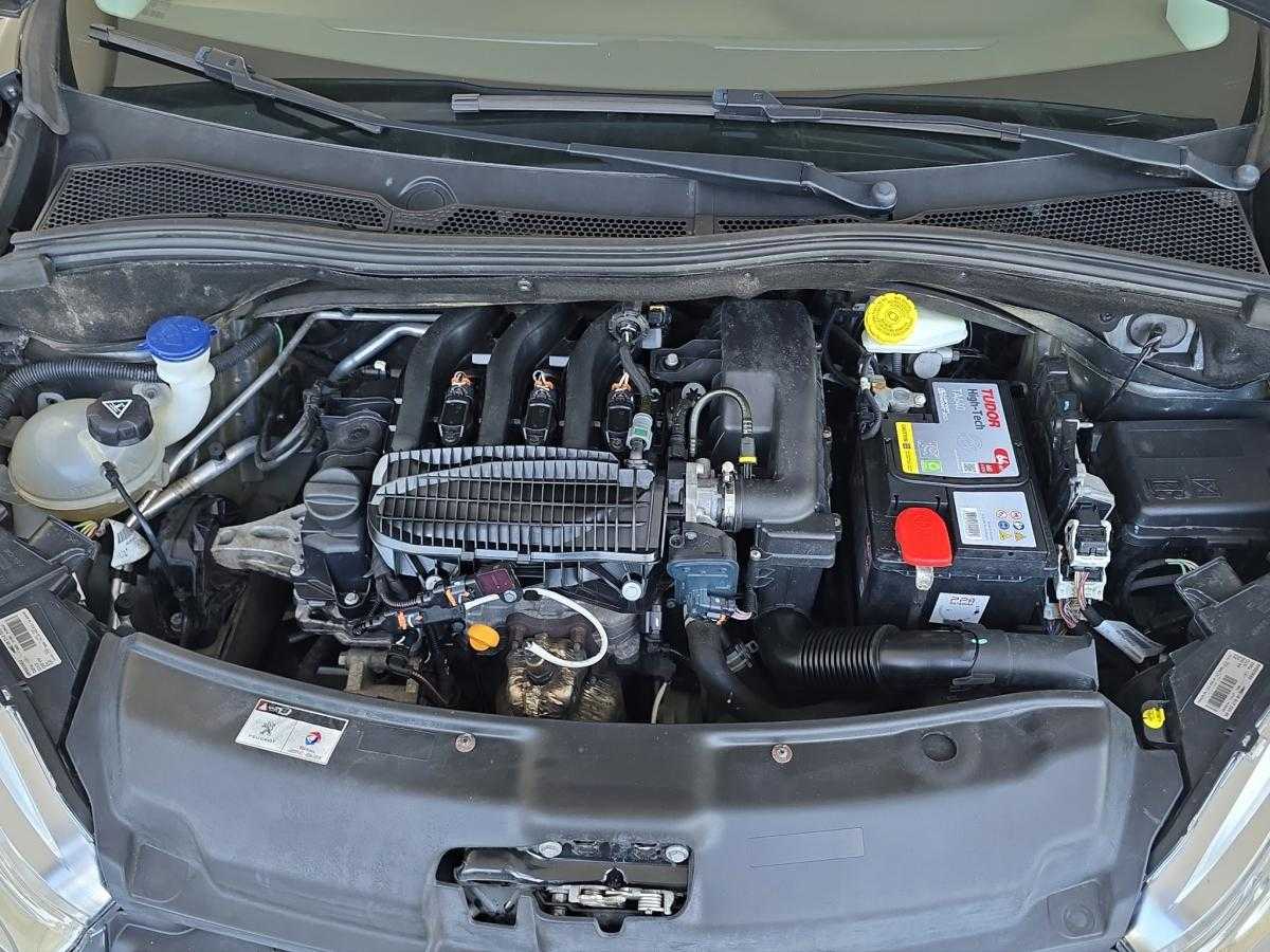 peugeot-208-2014-gasolina-1199cc