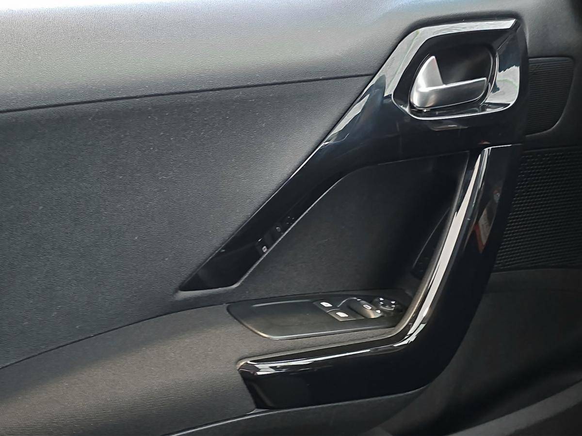 peugeot-208-2014-gasolina-1199cc