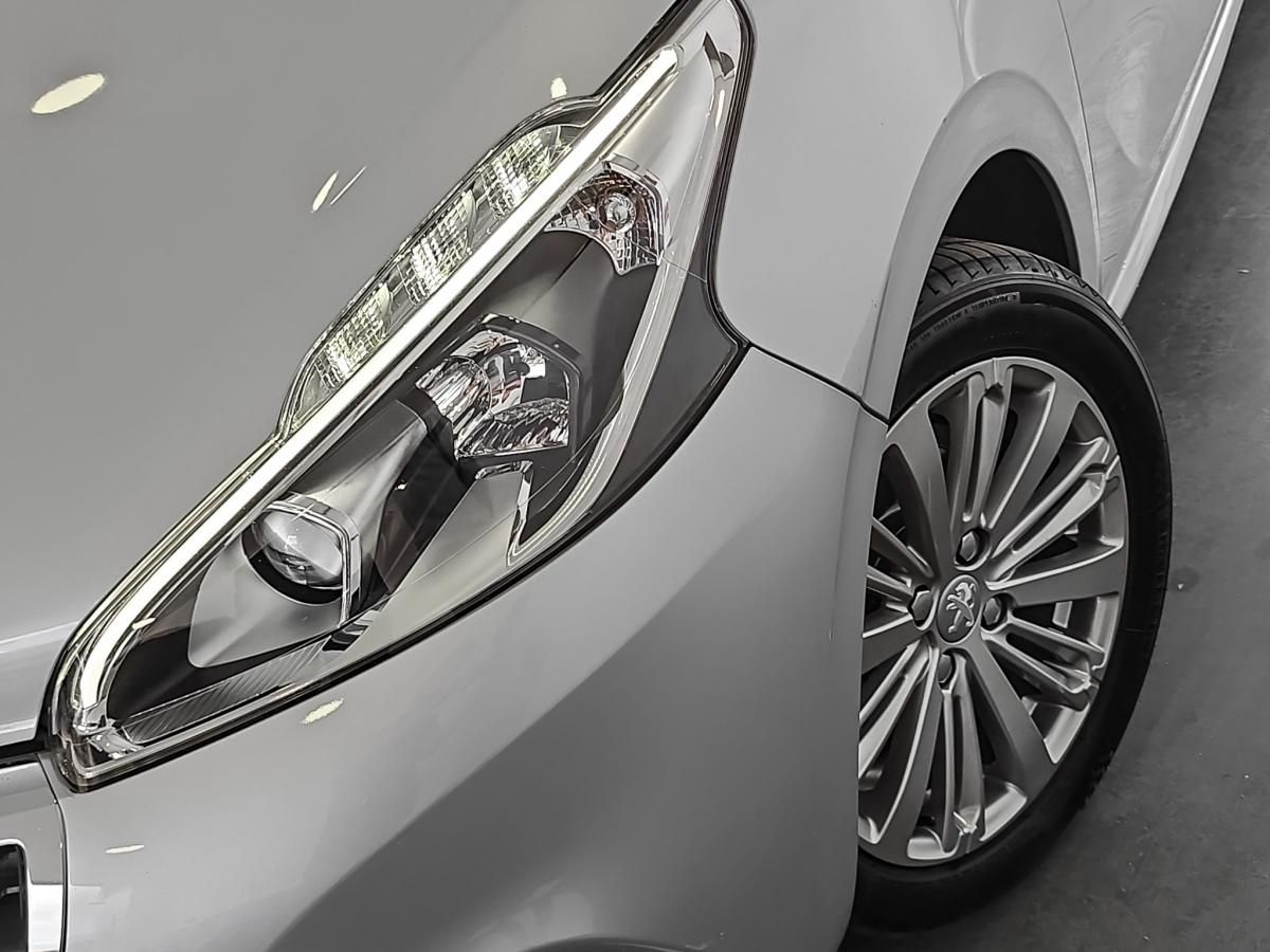 peugeot-208-2018-gasolina-1199cc