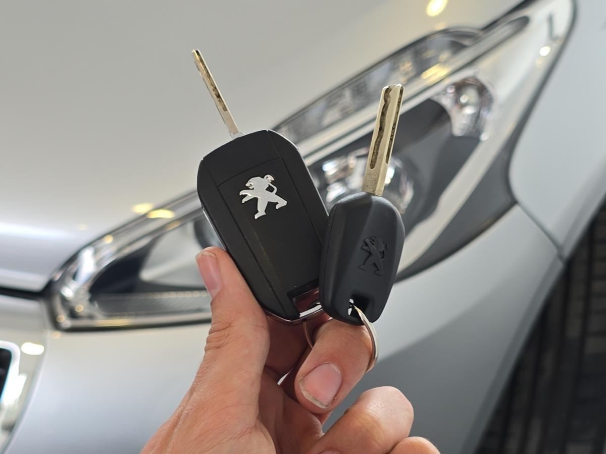 peugeot-208-2018-gasolina-1199cc
