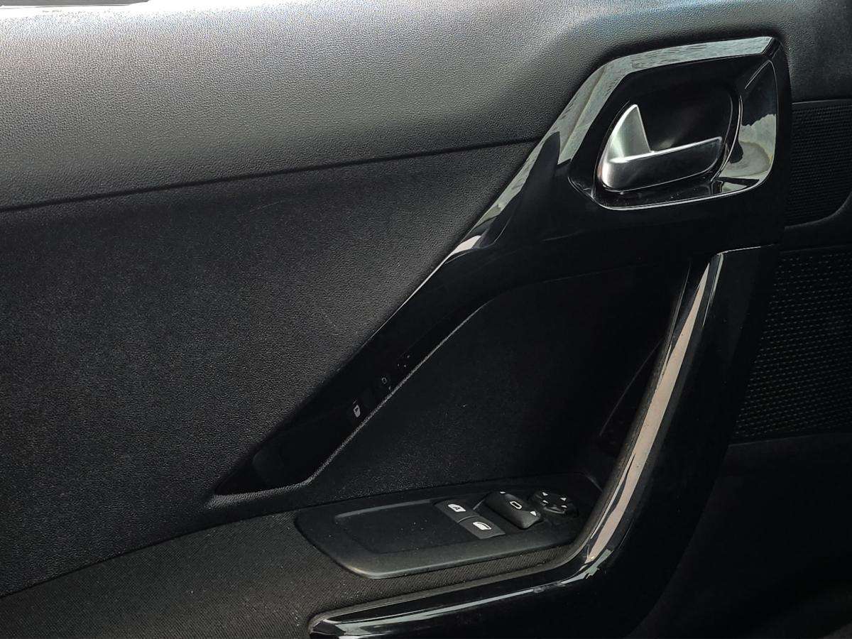 peugeot-208-2016-gasolina-1199cc