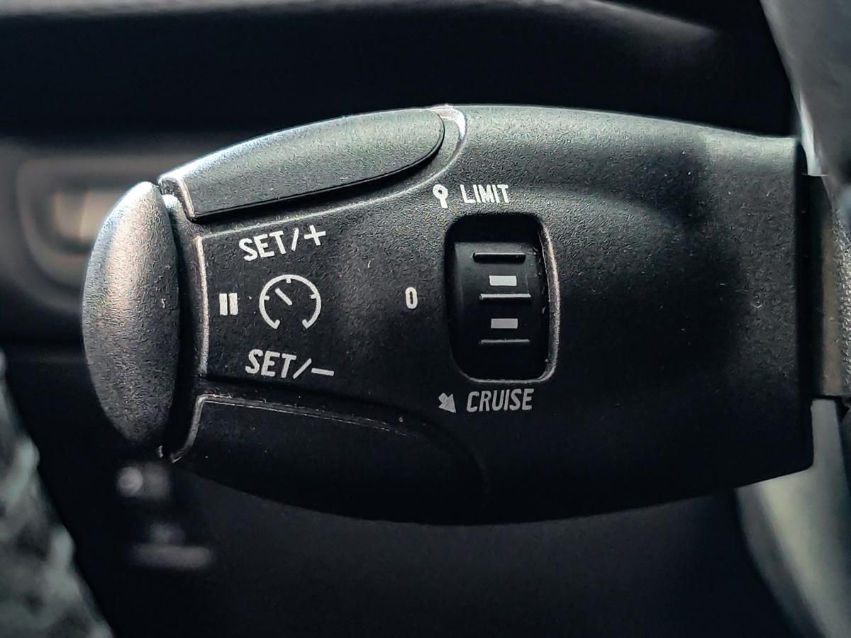 peugeot-208-2016-gasolina-1199cc