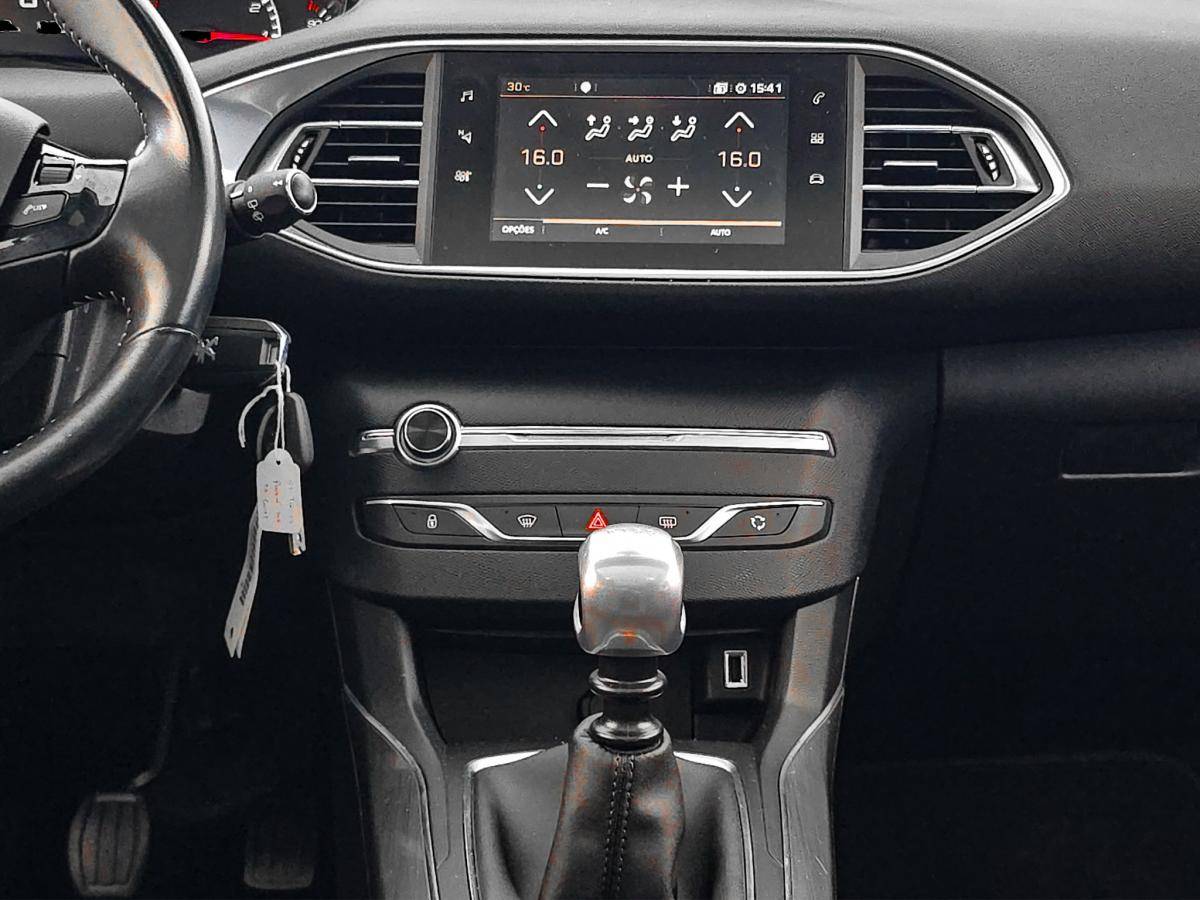 peugeot-308-2017-gasolina-1199cc