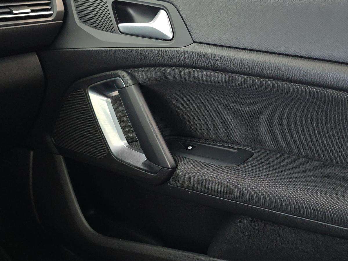 peugeot-308-2017-gasolina-1199cc