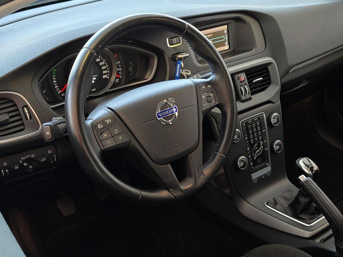 volvo-v40-2016-diesel-1969cc
