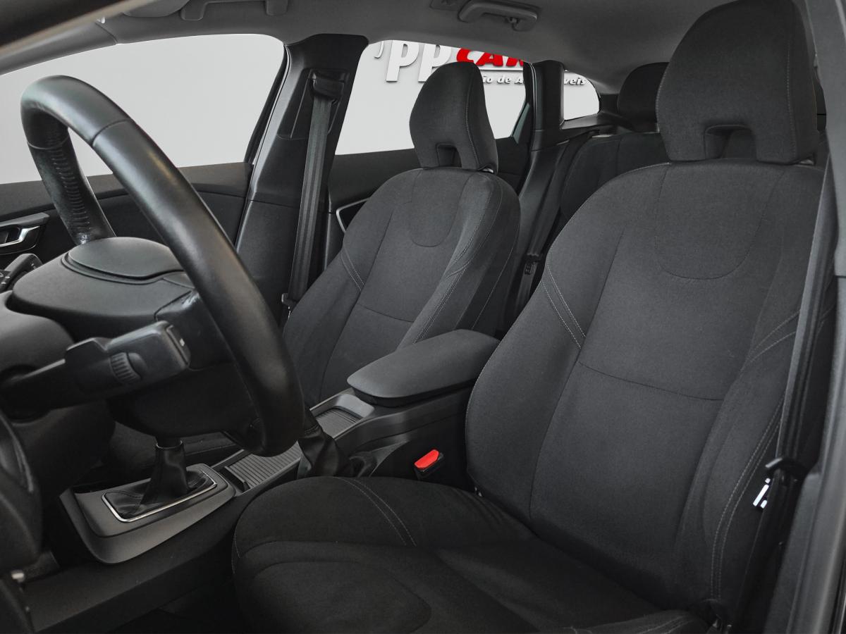 volvo-v40-2016-diesel-1969cc