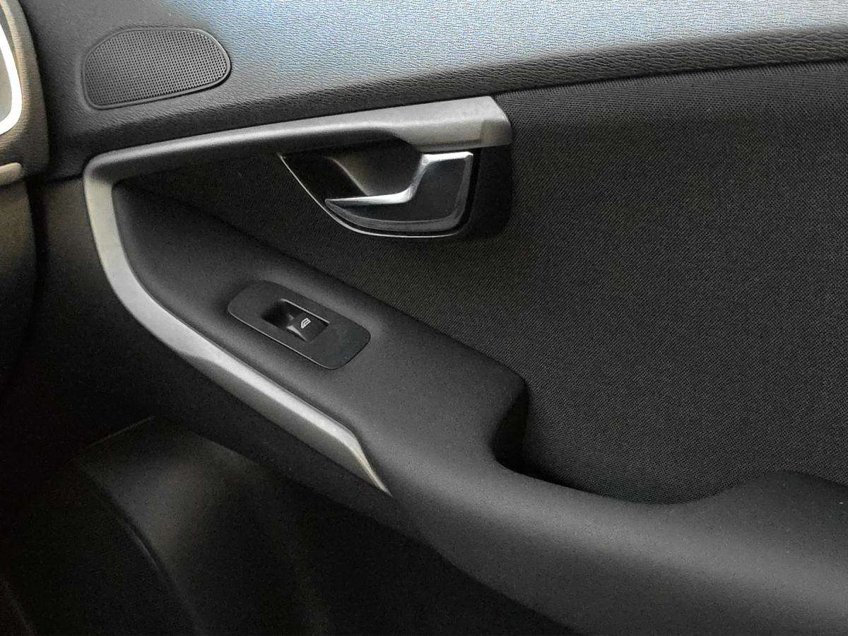 volvo-v40-2016-diesel-1969cc