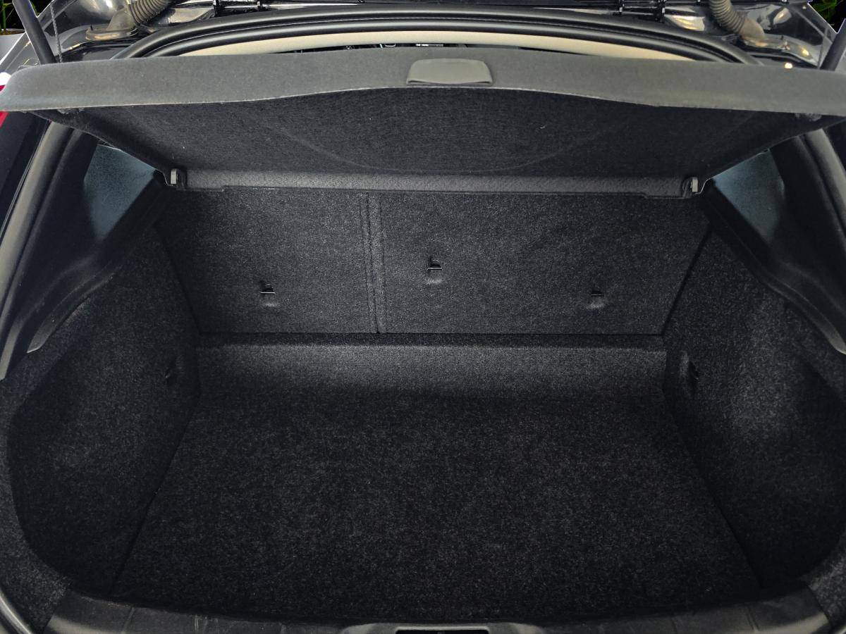 volvo-v40-2016-diesel-1969cc
