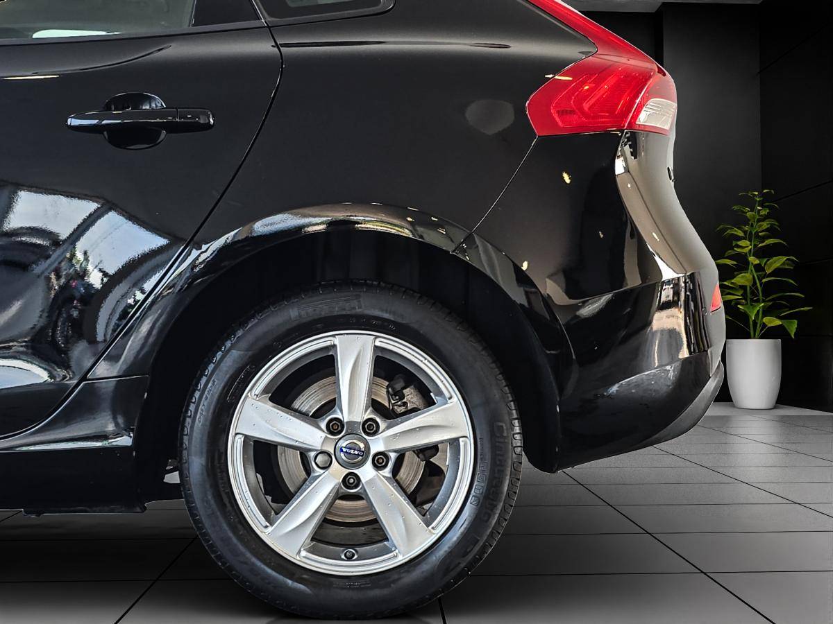 volvo-v40-2016-diesel-1969cc