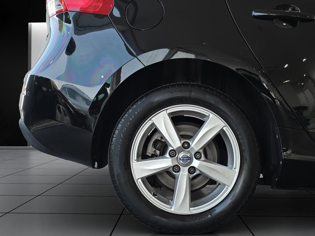 volvo-v40-2016-diesel-1969cc