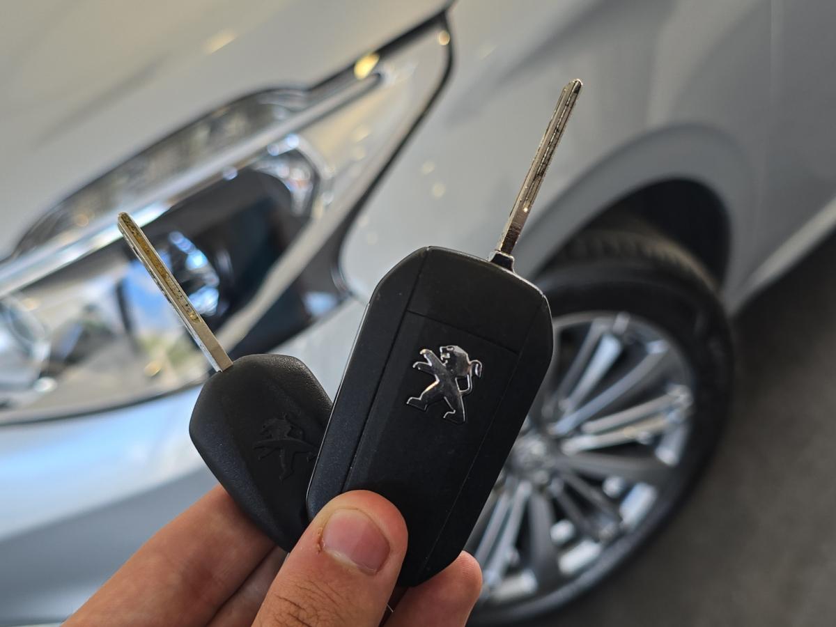 peugeot-208-2016-gasolina-1199cc