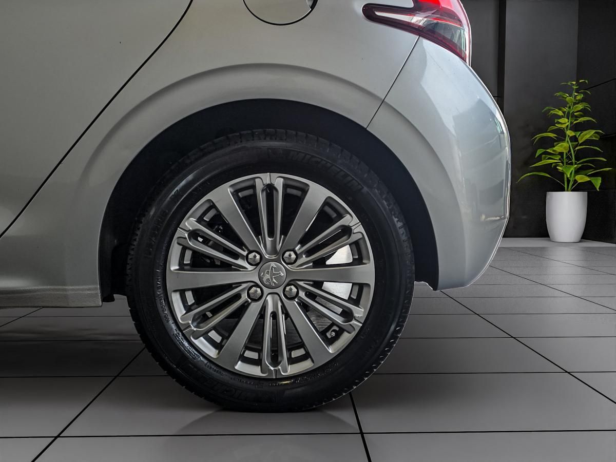peugeot-208-2016-gasolina-1199cc