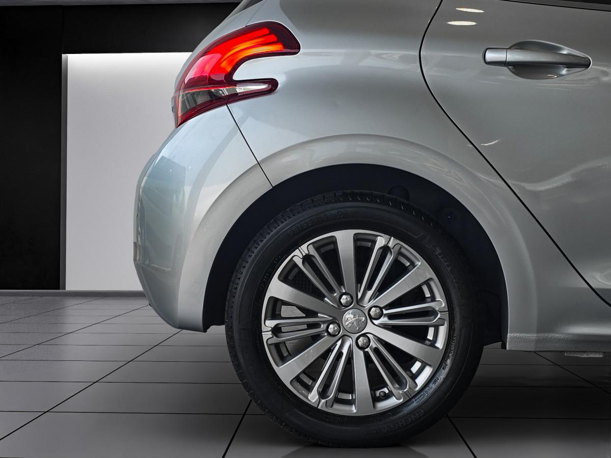 peugeot-208-2016-gasolina-1199cc
