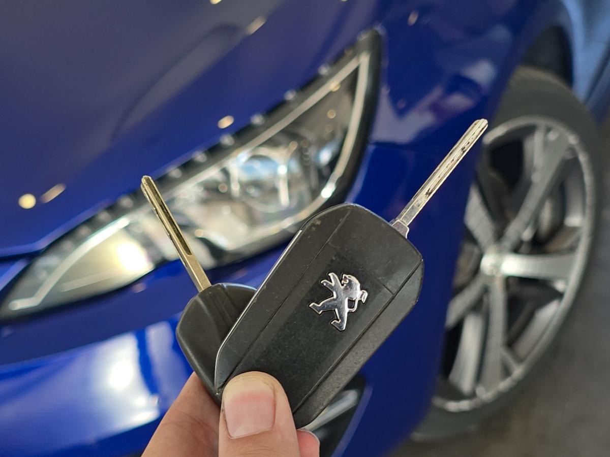 peugeot-308-2015-gasolina-1199cc
