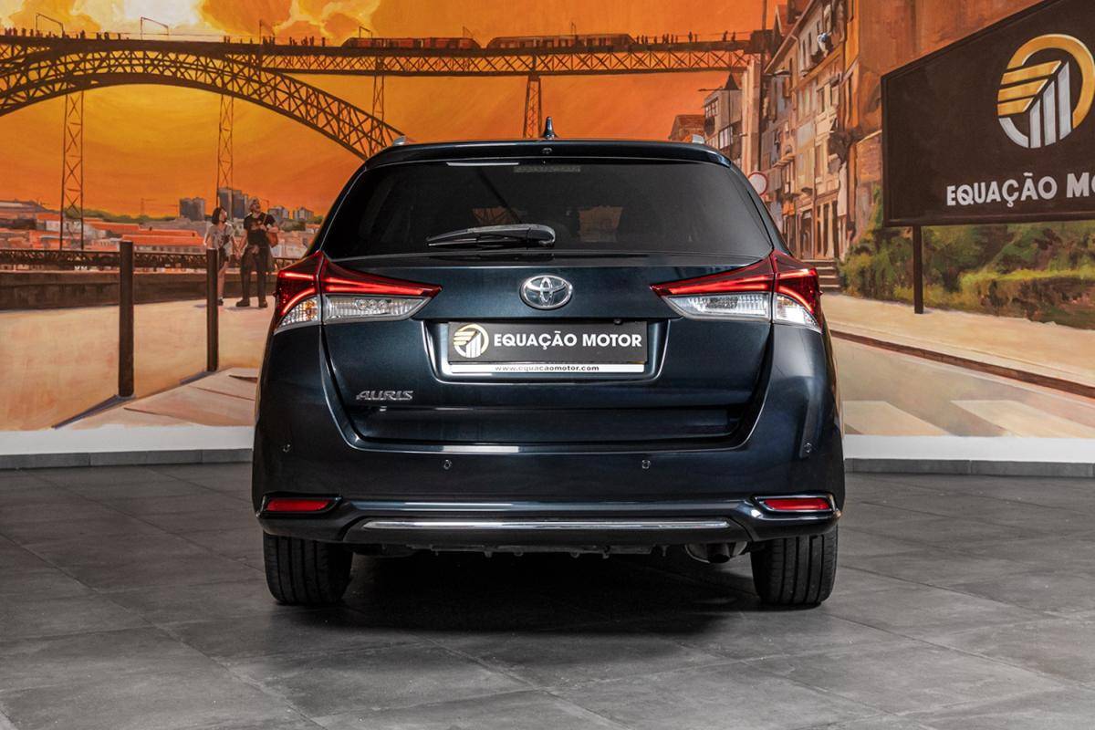 toyota-auris-touring-sports-2017-diesel-1598cc