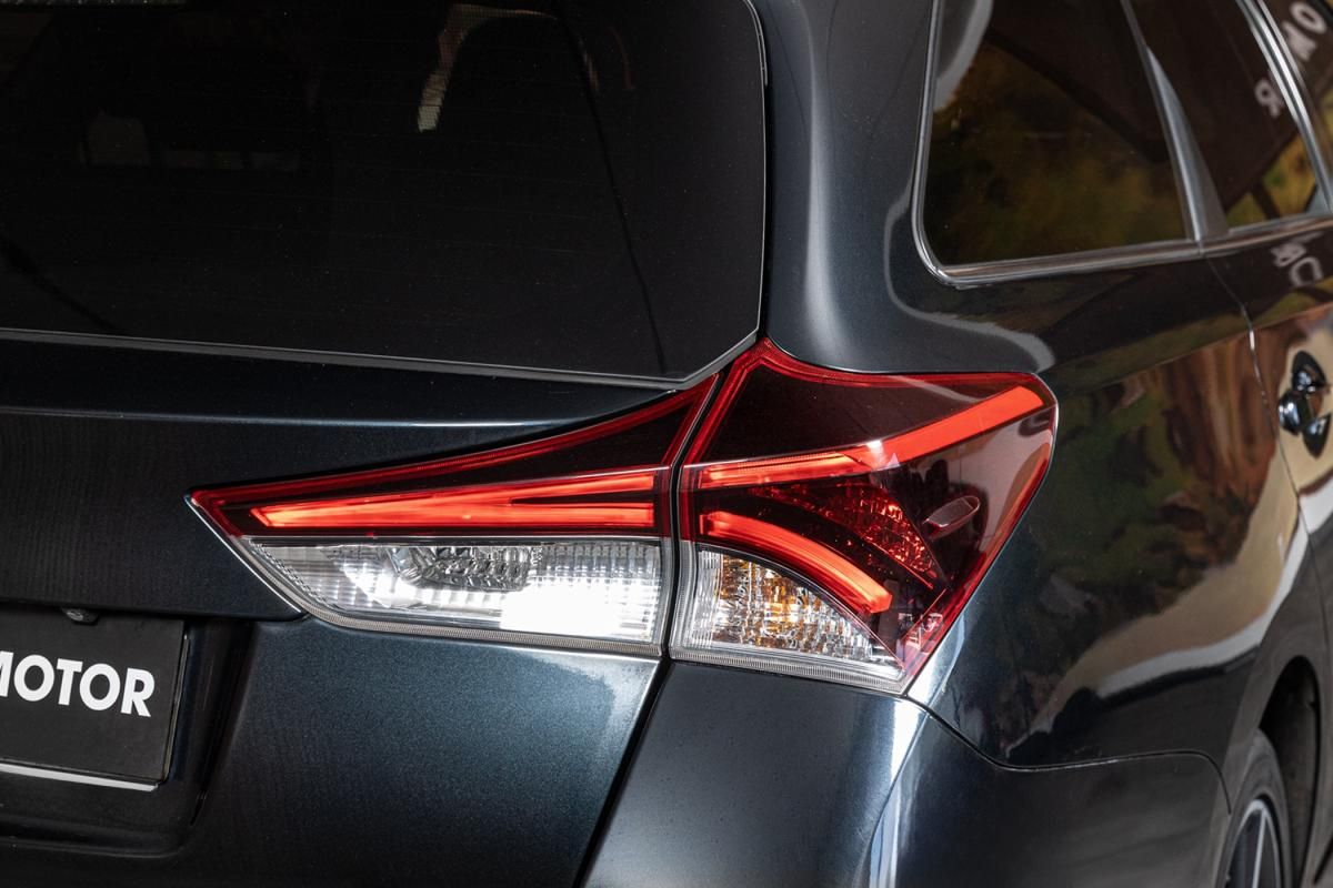 toyota-auris-touring-sports-2017-diesel-1598cc