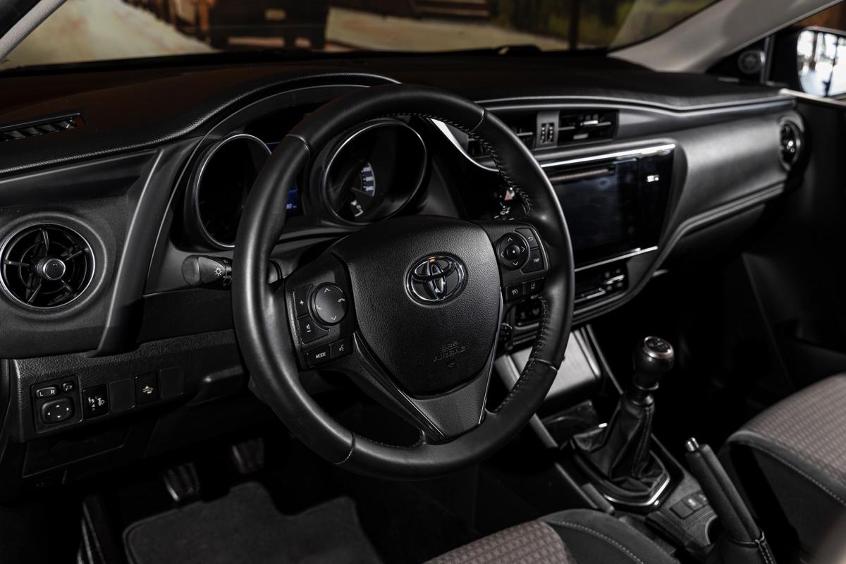 toyota-auris-touring-sports-2017-diesel-1598cc