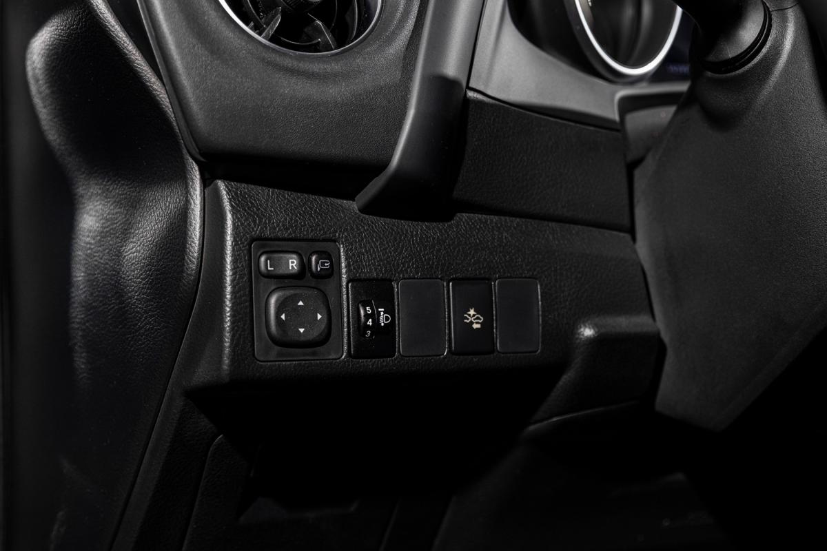 toyota-auris-touring-sports-2017-diesel-1598cc