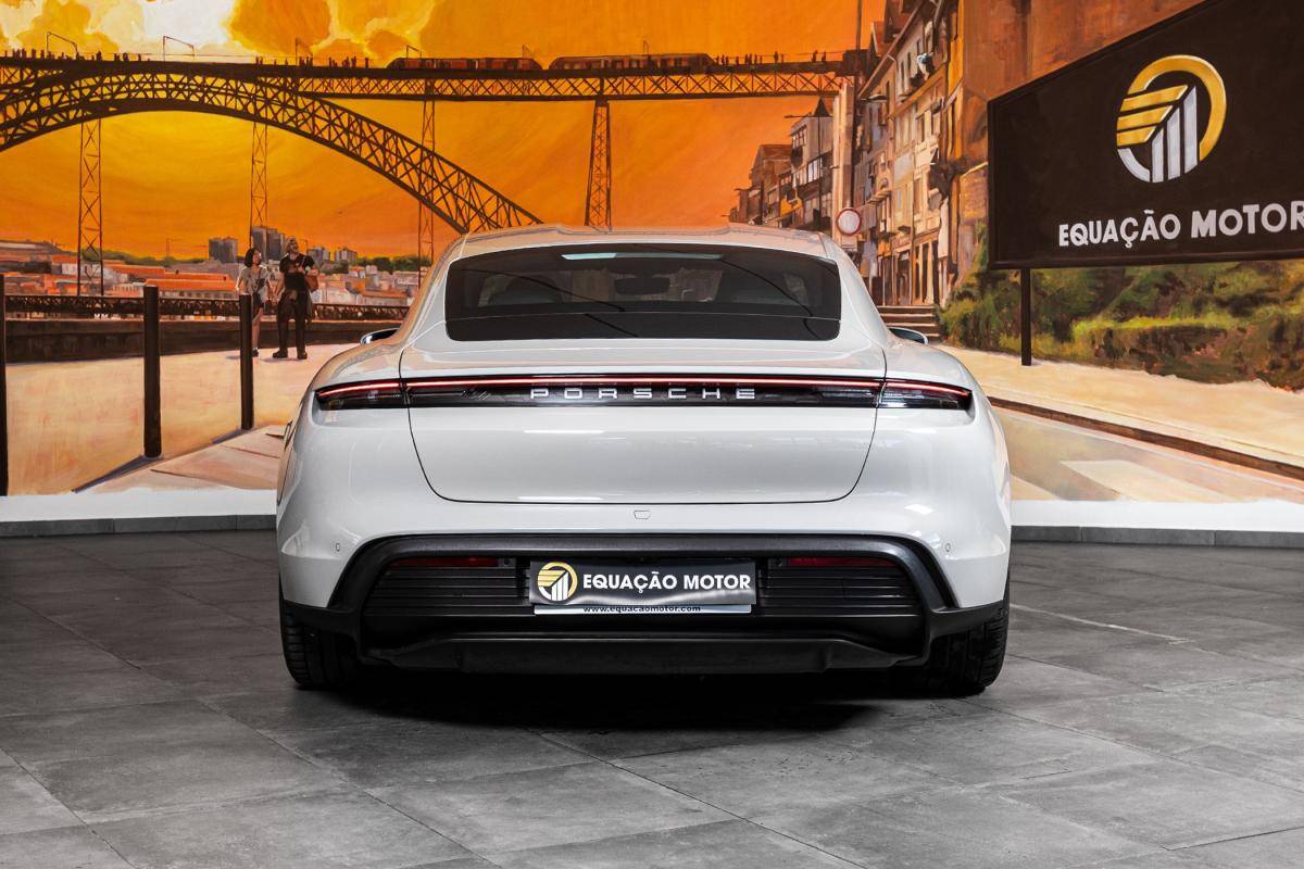 porsche-taycan-2020-eletrico-0cc