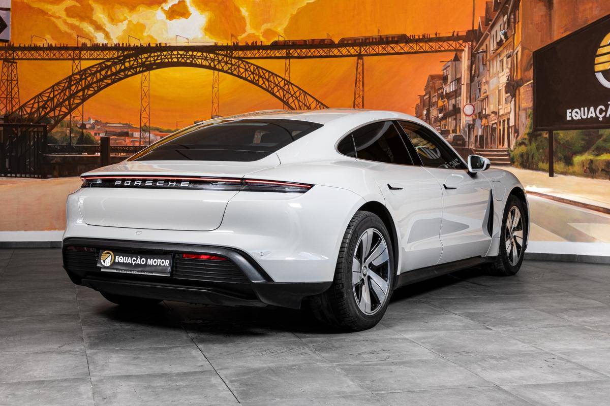 porsche-taycan-2020-eletrico-0cc