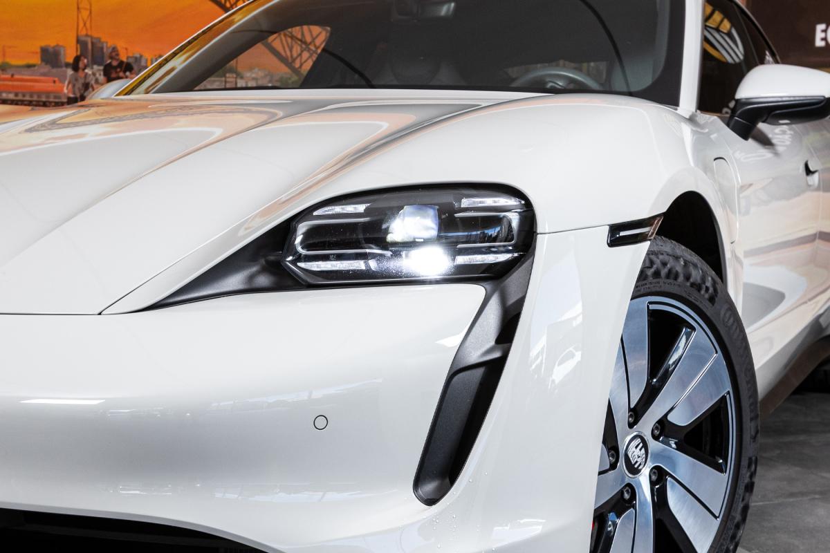 porsche-taycan-2020-eletrico-0cc