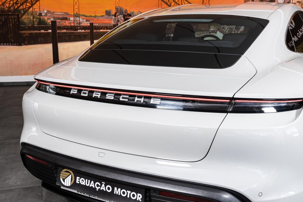 porsche-taycan-2020-eletrico-0cc