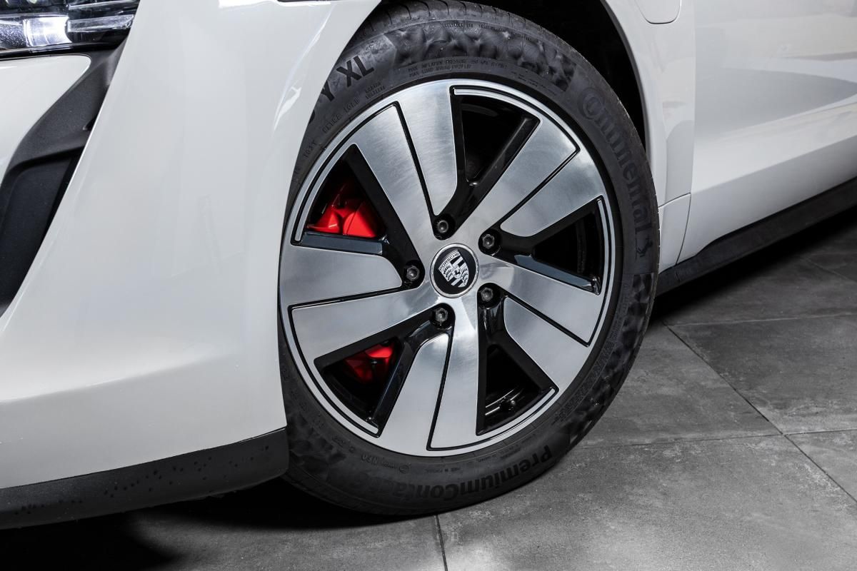 porsche-taycan-2020-eletrico-0cc