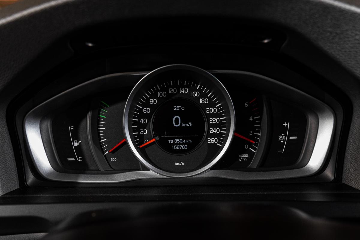 volvo-v60-2014-diesel-1969cc