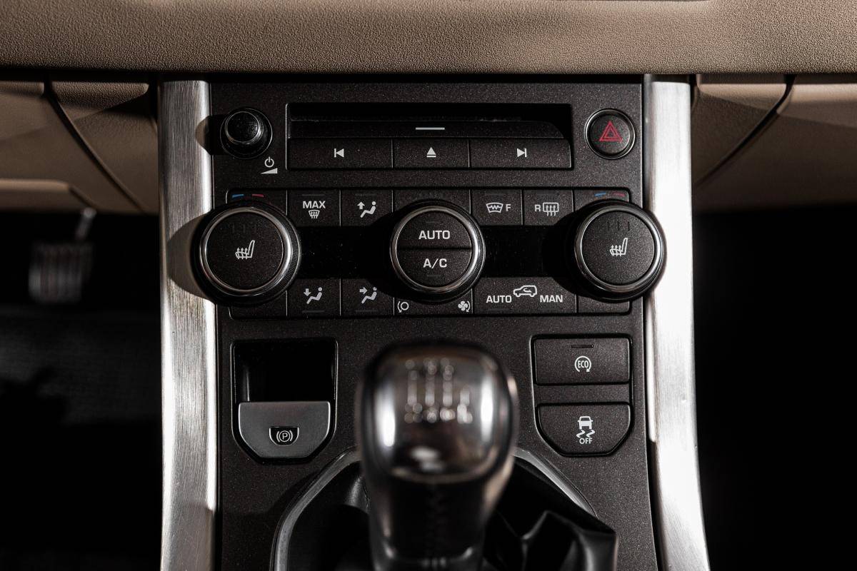 land-rover-range-rover-evoque-2015-diesel-2179cc