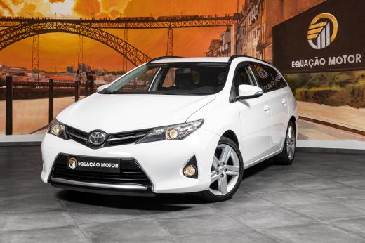 toyota-auris-touring-sports-2015-diesel-1364cc