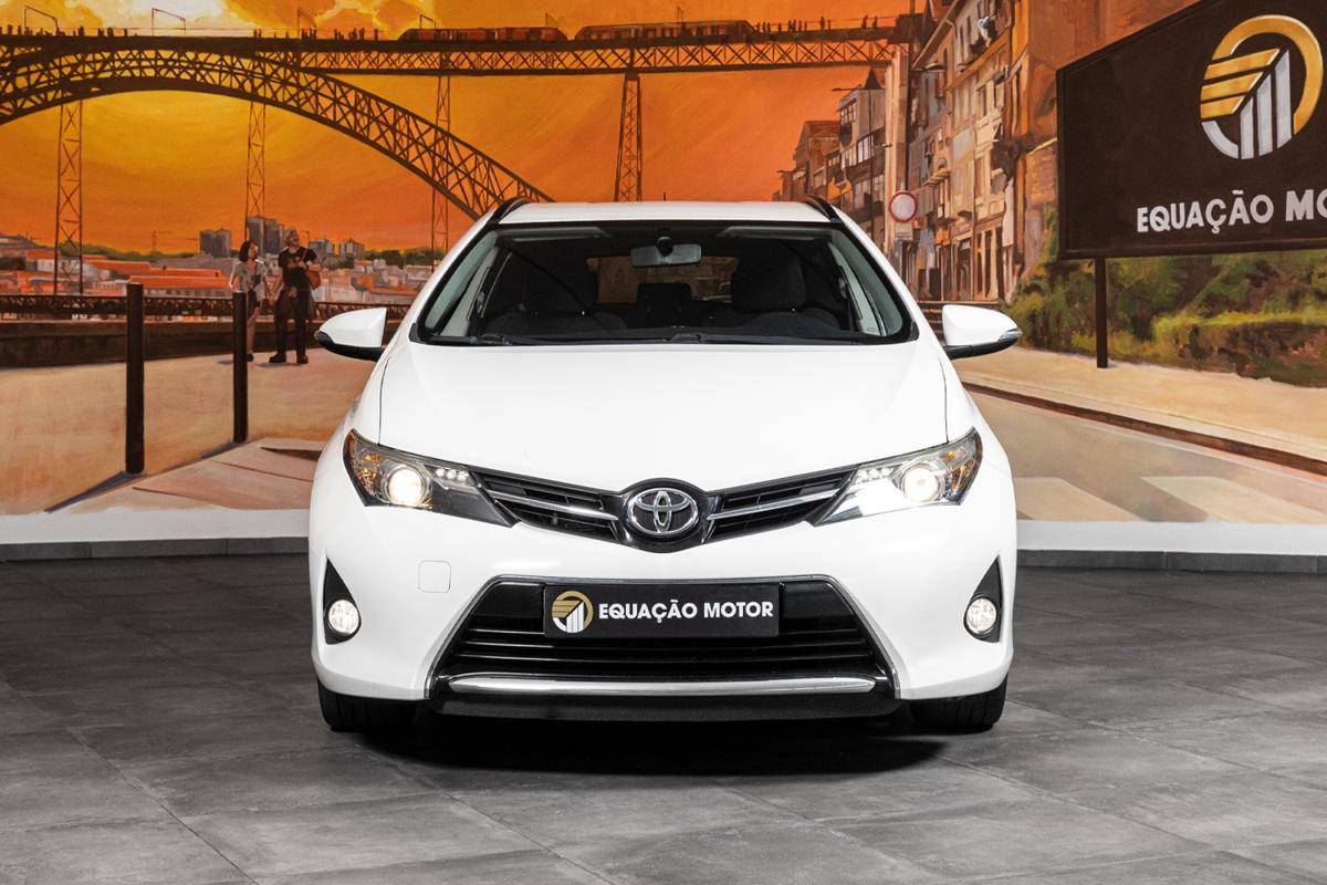 toyota-auris-touring-sports-2015-diesel-1364cc