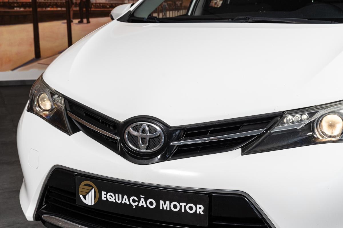 toyota-auris-touring-sports-2015-diesel-1364cc