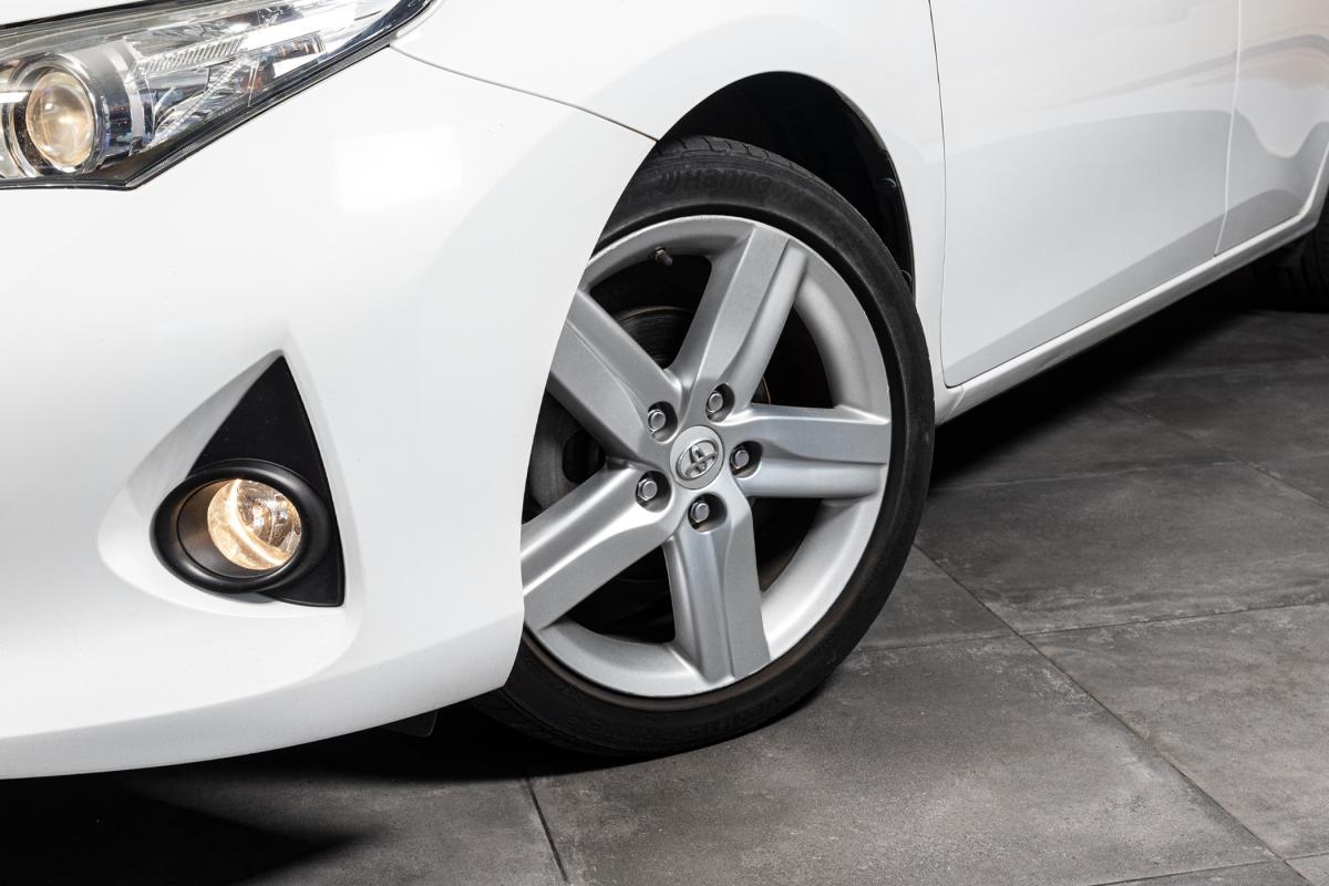 toyota-auris-touring-sports-2015-diesel-1364cc