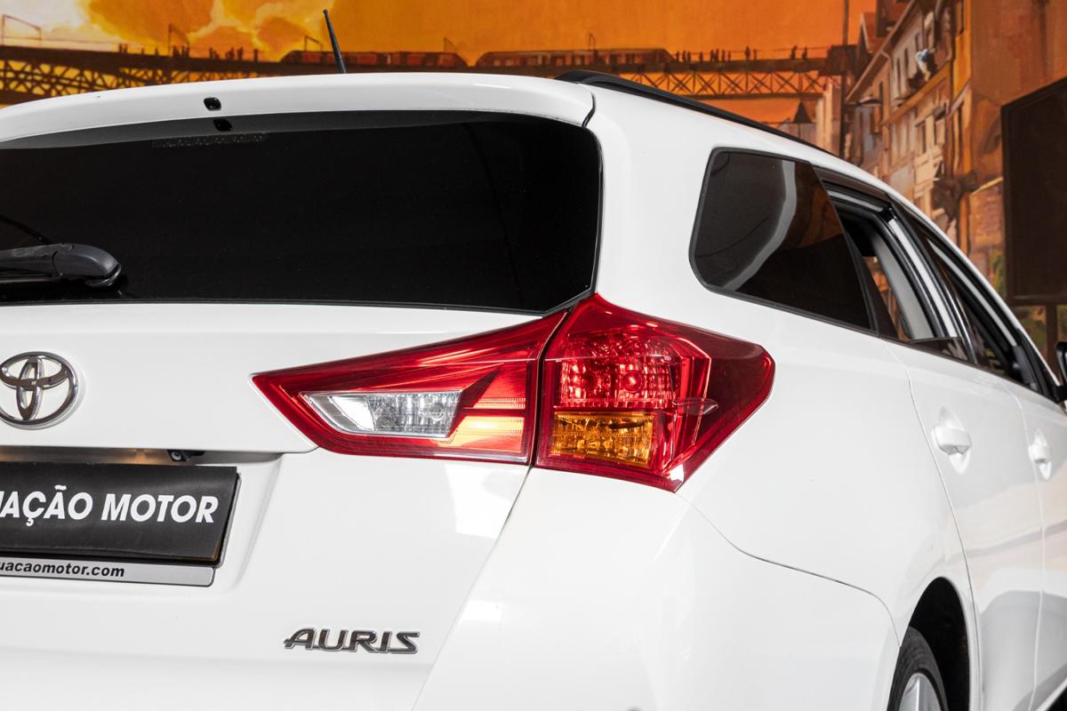 toyota-auris-touring-sports-2015-diesel-1364cc