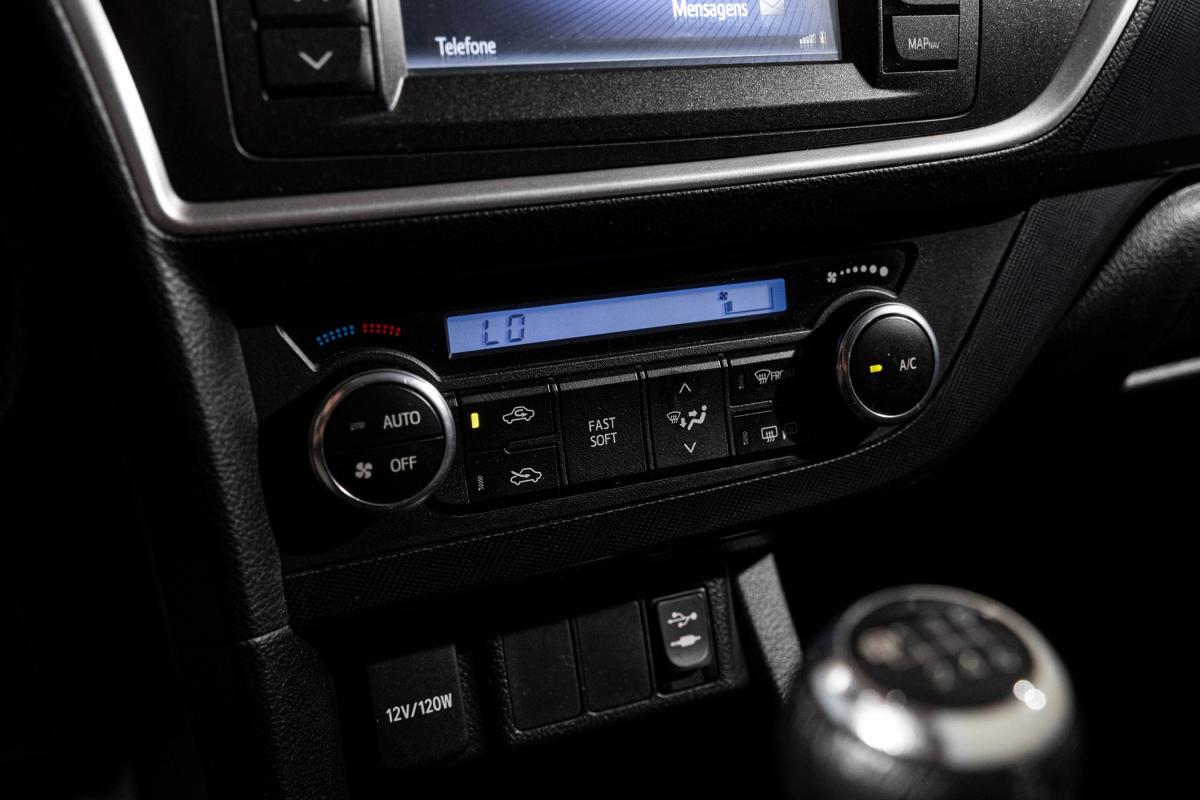 toyota-auris-touring-sports-2015-diesel-1364cc