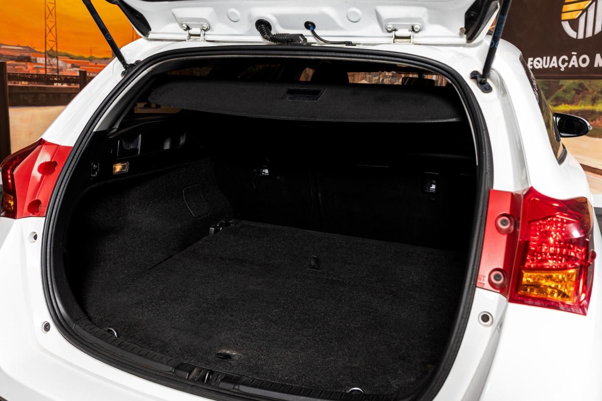 toyota-auris-touring-sports-2015-diesel-1364cc