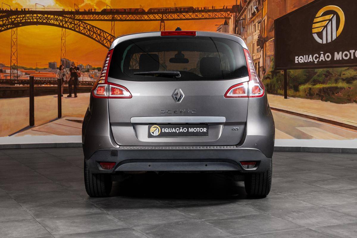 renault-scenic-2011-diesel-1598cc