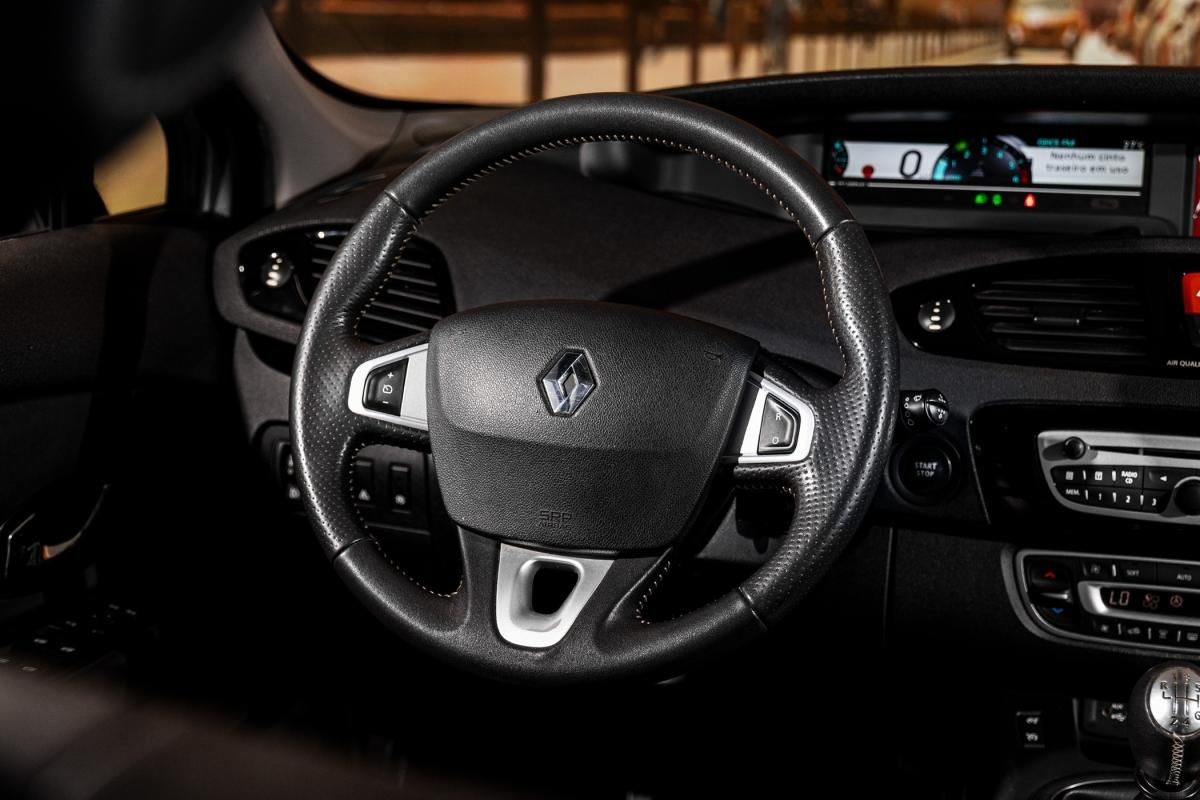 renault-scenic-2011-diesel-1598cc