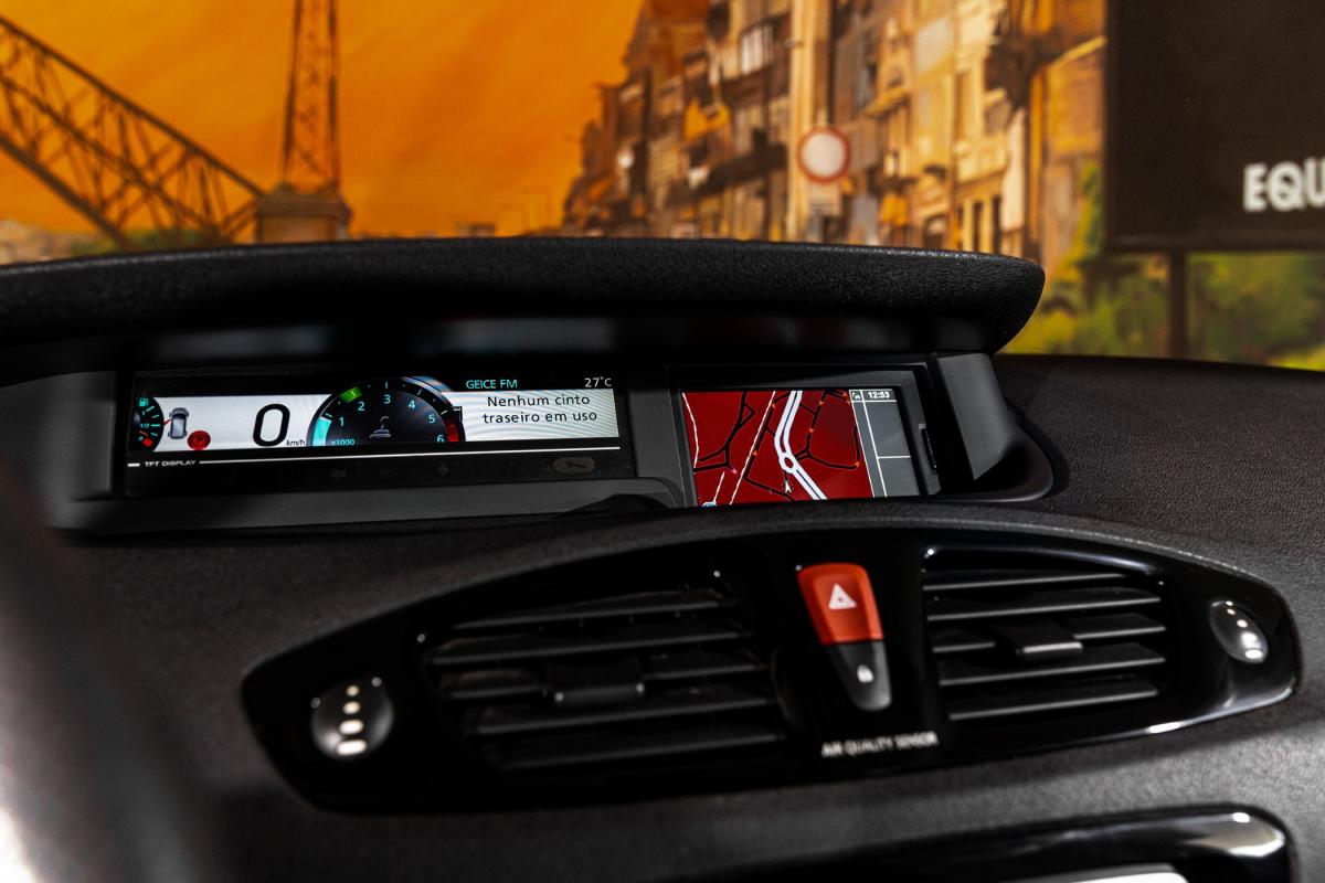 renault-scenic-2011-diesel-1598cc