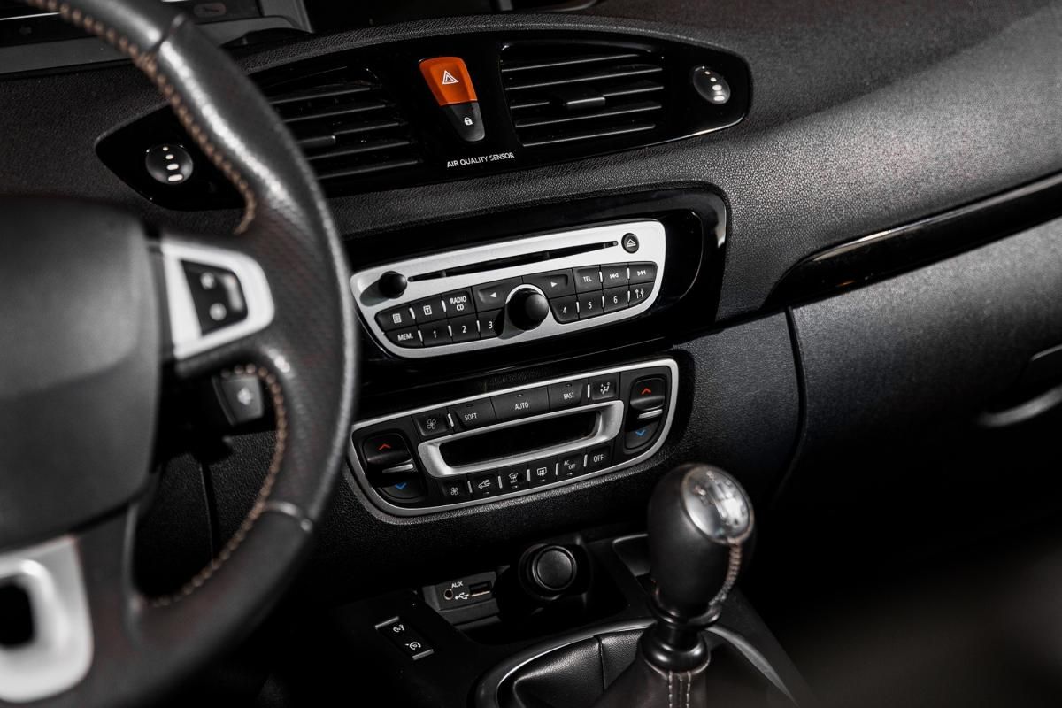 renault-scenic-2011-diesel-1598cc