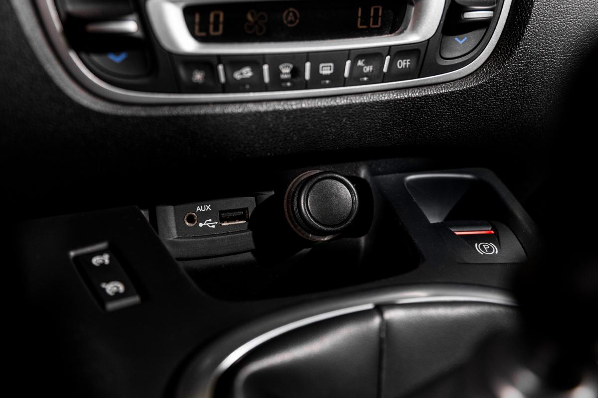 renault-scenic-2011-diesel-1598cc