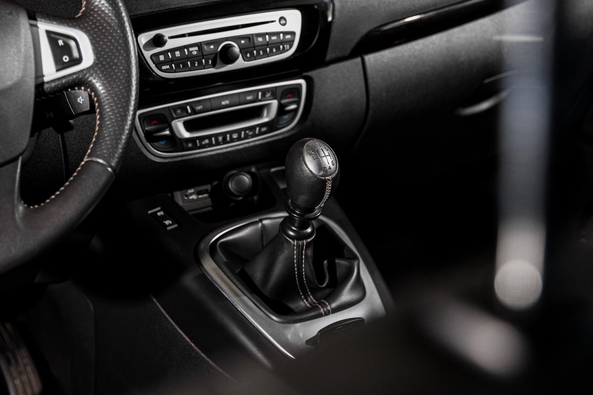 renault-scenic-2011-diesel-1598cc