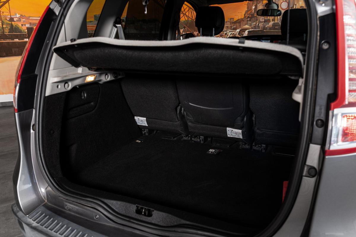 renault-scenic-2011-diesel-1598cc