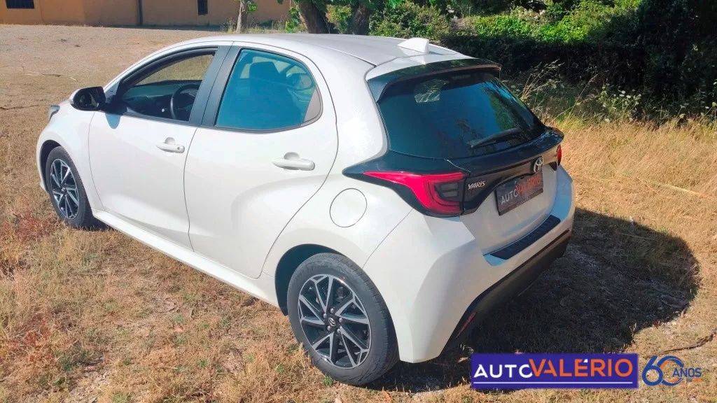 toyota-yaris-2023-hibrido-a-gasolina-1490cc