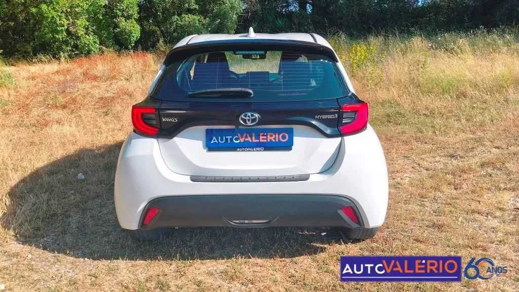 toyota-yaris-2023-hibrido-a-gasolina-1490cc