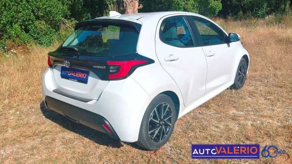 toyota-yaris-2023-hibrido-a-gasolina-1490cc