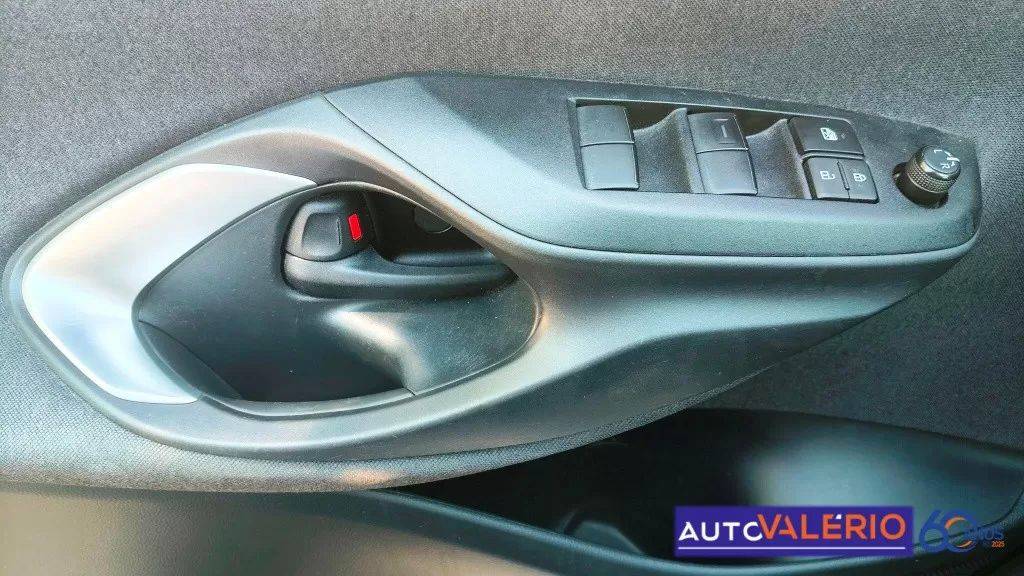 toyota-yaris-2023-hibrido-a-gasolina-1490cc