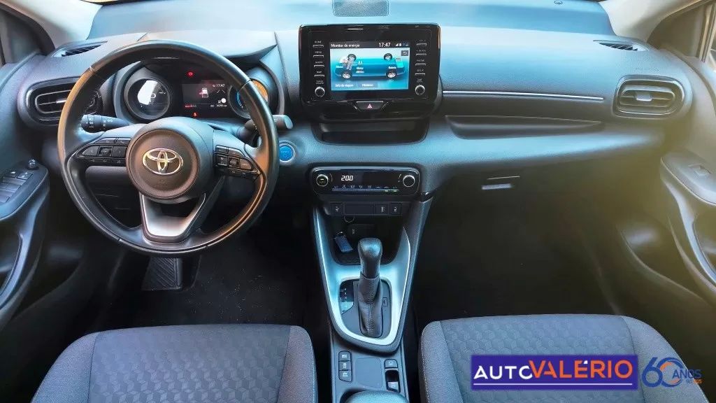 toyota-yaris-2023-hibrido-a-gasolina-1490cc